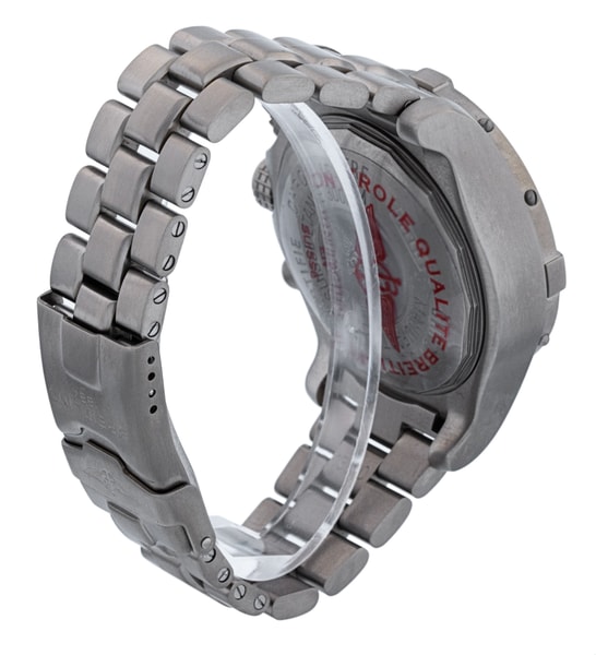 Breitling Chrono Avenger E13360